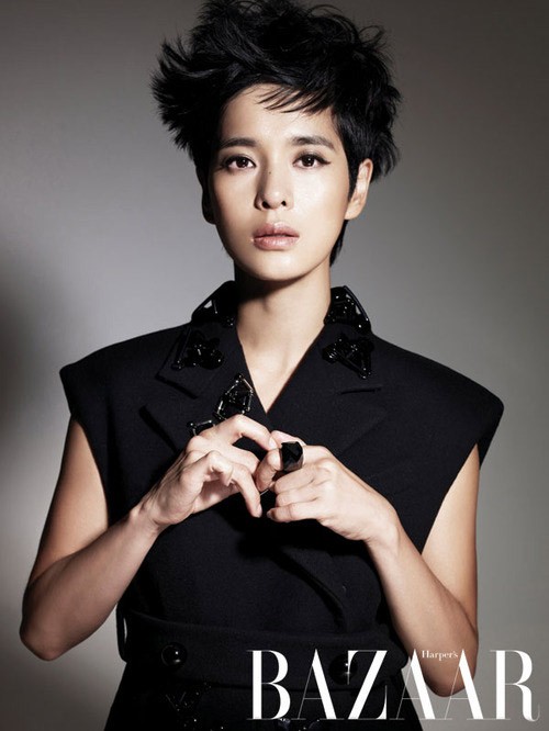 Năm 2012, cô tạo nên cú shock khi vào vai mẹ của Kim Hyun Joong (sinh năm 1987) trong phim truyền hình "Playful Kiss".
