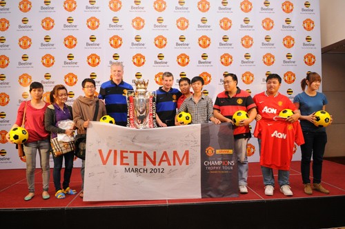 Ngay sau đó, Beeline Việt Nam đã tổ chức nhiều chương trình khuyến mãi đi kèm hình ảnh MU để thu hút thuê bao với giải thưởng là chuyến du lịch nước ngoài xem câu lạc bộ MU thi đấu hay 23 suất đi Anh xem bóng đá...