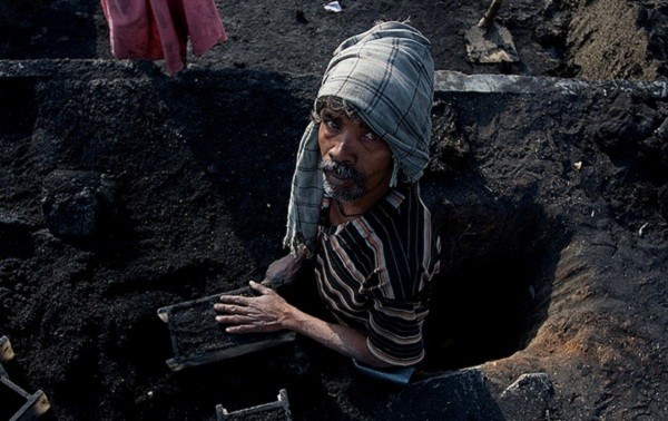 Ở Ấn Độ, nghề làm gạch đã có từ hàng ngàn năm về trước. Theo các tài liệu lịch sử thì nghề này ra đời từ nền văn minh thung lũng Indus, vào thời kì Đồ Đồng. Ở khu vực châu thổ Harappa, phía Bắc Ấn Độ, cộng đồng ở đây cũng từng nổi danh về nghề sản xuất gạch với chất lượng tốt.