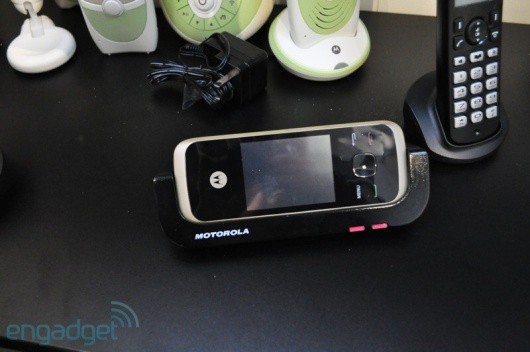 Motorola HS1001: Với tham vọng đánh bại đối thủ Touch Revolution nên Motorola cũng trình làng mẫu điện thoại bàn chạy hệ điều hành Android 1.6 vào thời điểm giữa năm 2010. Tuy nhiên, sản phẩm chưa bao giờ thành công trên thị trường quốc tế, nhất là tại quê nhà Mỹ.
