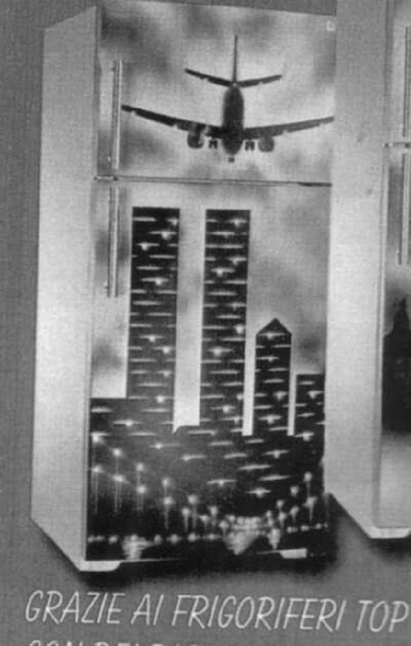 General Electric cũng dùng hình ảnh tòa WTC và máy bay để quảng cáo cho sản phẩm mới của mình năm 2000.
