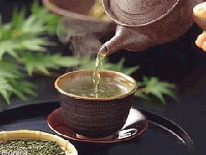 Trà: Uống trà là thói quen phổ biến của rất nhiều người. Đặc biệt với người già, đó là thú vui. Tuy nhiên, nếu uống trà không đúng cách sẽ gây ảnh hưởng không tốt với cơ thể.