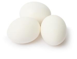 Trong 100g trứng vịt sẽ cung cấp cho cơ thể khoảng 185 đơn vị calo, trong khi đó ở trứng gà thì con số này là 149 đơn vị calo. Hàm lượng tinh bột ở trứng gà và trứng vịt tương đương nhau, còn hàm lượng protein ở trứng vịt sẽ cao hơn trứng gà. Những thành phần khoáng chất ở trứng vịt và trứng gà tương đương nhau. Trong 100g trứng vịt sẽ có chứa 3,68g chất béo bão hòa so với con số này ở trứng gà là 3,1g. Chất béo không bão hòa ở trứng vịt nhiều hơn với trứng gà là 50%.