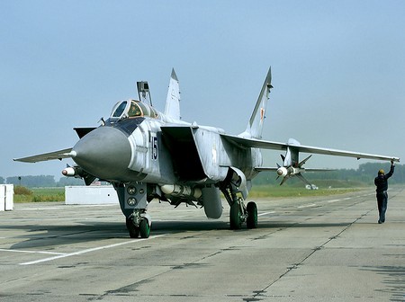 MiG-25, tiền thân của MiG-31 cũng đóng góp vai trò không nhỏ trong những vụ rượt đuổi SR-71.