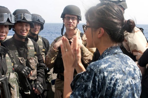 Binh sĩ Mỹ, Trung Quốc Quốc trao đổi kinh nghiệm chiến đấu.
