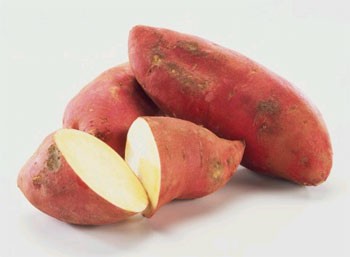 10. Khoai lang: Những củ khoai lang sống được giã nhuyễn, trộn chung với đường để ăn khi bị say.