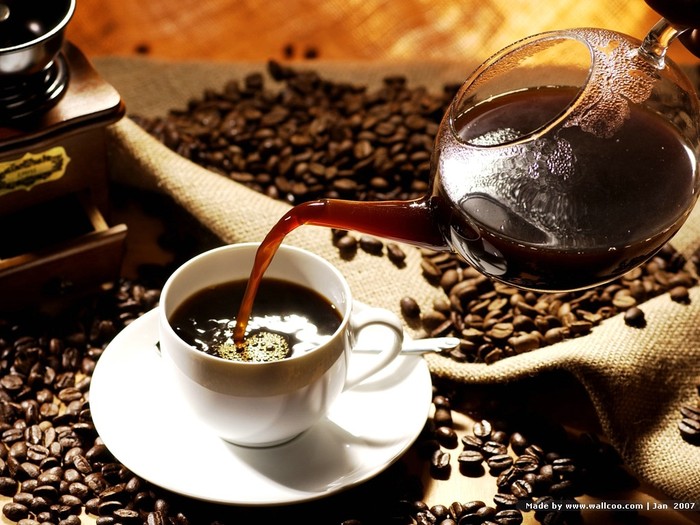 5. Cà phê: Nếu bạn thiếp đi vì cơn say, tách cà phê pha đặc uống từng ngụm nhỏ trong nhiều lần sẽ rất công hiệu trong trường hợp này.