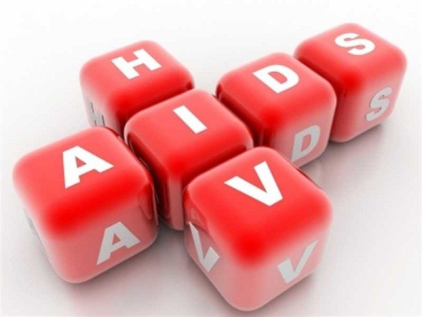 Năm 1996 được coi là đỉnh điểm của việc lây nhiễm HIV, cứ 9 giây lại có một người nhiễm mới, khiến cả năm có tới 3,5 triệu người mang căn bệnh thế kỷ trên toàn cầu. Năm 2004 đạt mức kỷ lục về số người chết do AIDS với 2,2 triệu người/năm. Đáng buồn hơn, khu vực nhiều người lây nhiễm HIV/AIDS nhất lại là các quốc gia ở châu Phi và Đông Nam Á.