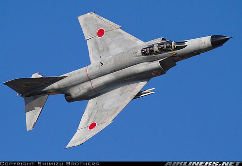 Tiêm kích - bom F-4EJ Phantom (con ma).