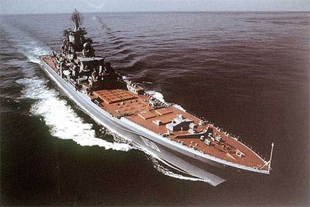Tuần dương hạm mang tên lửa hạt nhân hạng nặng Pyotr Veliky.