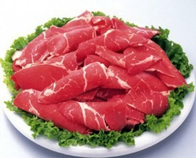 Giảm ăn thịt đỏ: Bạn không nên ăn thịt đỏ thường xuyên mỗi ngày, vì nó làm tăng cao nguy cơ tiểu đường tuýp 2. Các loại thịt chế biến sẵn như thịt lợn muối xông khói, hot dog cũng gây nguy cơ tương tự.