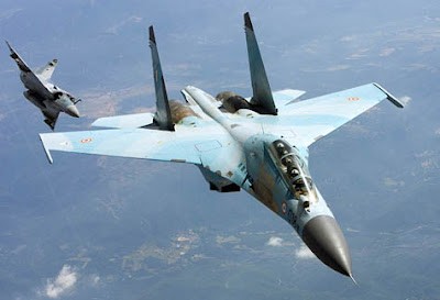 Tiềm kích Su-30K trên bầu trời.