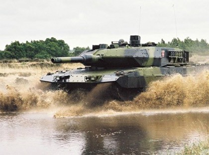 Xe tăng Leopard 2 đã và đang được trang bị các loại đạn kiểu mới. Ảnh: ST.