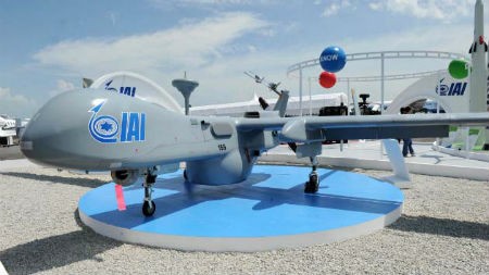 Một máy bay không người lái của Israel Aerospace Industries trưng bày tại triển lãm hàng không Singapore vào ngày 15/2/2012.