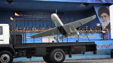 Một máy bay không người lái do Iran chế tạo xuất hiện trong lễ kỷ niệm Ngày thành lập Quân đội nước này tại Tehran vào ngày 18/4/2010.