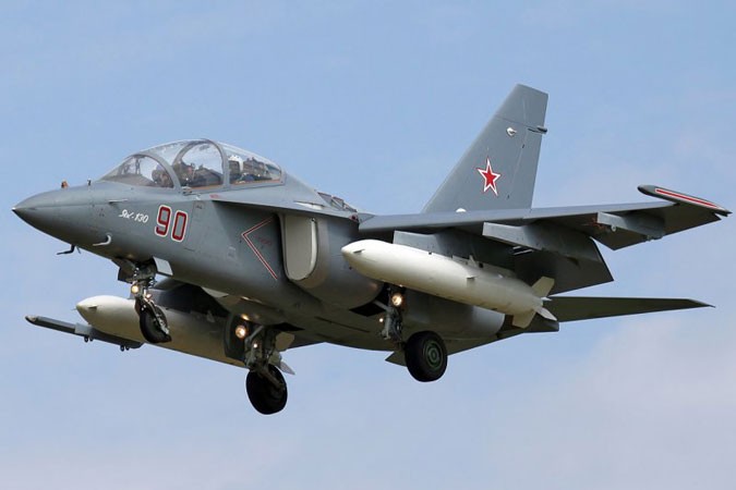 Máy bay huấn luyện chiến đấu Yak - 130 do Nga sản xuất.