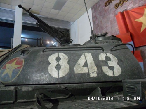 Xe tăng T-54B, số hiệu 843.