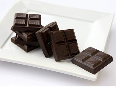 Thực tế thì đúng là như vậy nếu bạn ăn nhiều sôcôla sữa, nhưng sôcôla đen lại là ngoại lệ, thậm chí sôcôla đen còn có nhiều lợi ích cho sức khỏe.