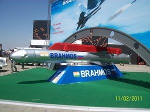 Tên lửa hành trình siêu thanh vượt đại dương Brahmos. (Nguồn: bharat-rakshak.com)