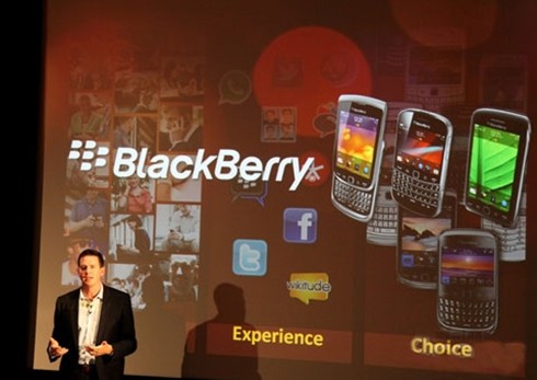 1. BlackBerry: Giá trị thương hiệu giảm: 39%; giá trị hiện tại: 3,9 tỷ USD (xếp thứ 93); công ty mẹ: Research in Motion; doanh thu thay đổi trong 1 năm: -25.2%; lĩnh vực: Điện tử