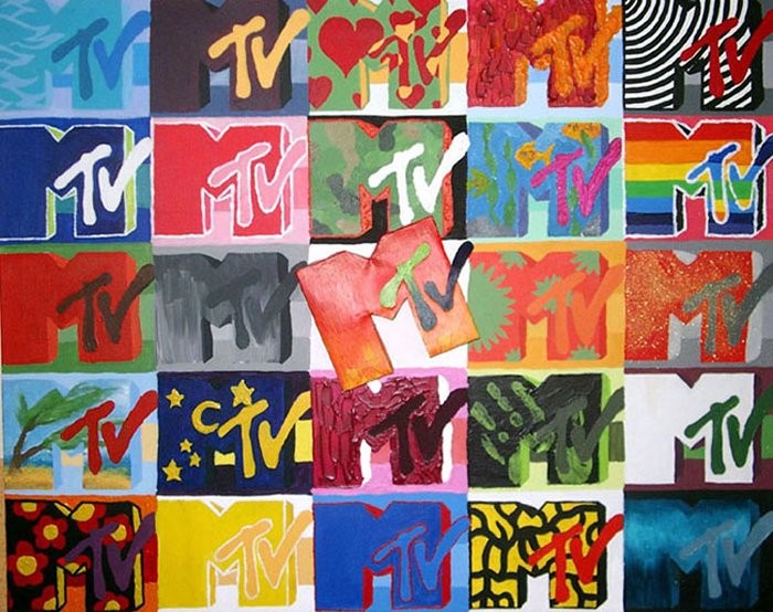 Interbrand cho rằng MTV đang ngày càng đi xa lĩnh vực âm nhạc ban đầu để thử nghiệm những dịch vụ cung cấp nội dung chi phí thấp. Theo họ, việc này đang gây ra sự "khủng hoảng về nhận diện thương hiệu". Jersey Shoe, show truyền hình nổi tiếng nhất của MTV ngày càng thu hút ít người xem và sẽ phải chấm dứt sau mùa phát sóng thứ 6 vào tháng 10 này.