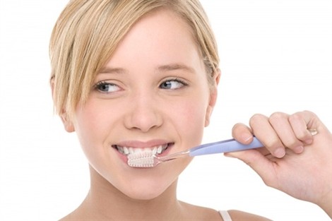 Khuyến nghị: Thời gian đánh răng hiệu quả nhất là trong khoảng 2 phút. Súc miệng trước khi đánh có lợi cho kem đánh răng bắt đầu hoạt động.
