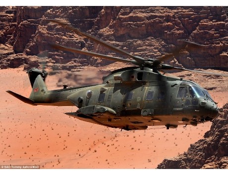 Chiếc máy bay Merlin đang luyện tập trước khi triển khai tại Jordan. Bức ảnh được chụp bởi Tommy Axford..