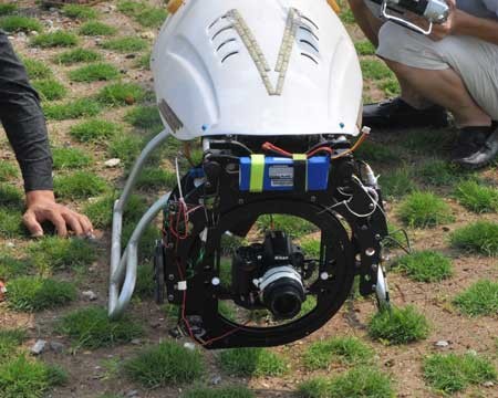 Cận cảnh "thiết bị quan sát" - máy ảnh số NIKON trên UAV TITAN.