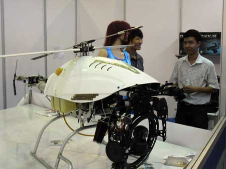 UAV TITAN trưng bày tại Triển lãm - Hội nghị Quốc tế Mobile Vietnam 2012.