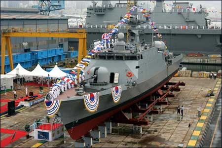 Hải quân Hàn Quốc đang tích cực đóng thêm các khinh hạm, tàu khu trục và tàu ngầm.