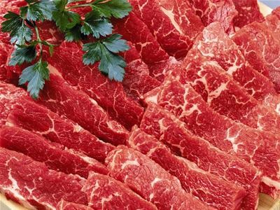 Thịt đỏ: Hàm lượng purine trong các loại thịt là khác nhau. Thịt trắng nói chung là tốt hơn so với thịt đỏ. Bạn không phải kiêng thịt đỏ hoàn toàn, nhưng tuy nhiên bác sĩ khuyên bạn không nên ăn nhiều thịt đỏ.