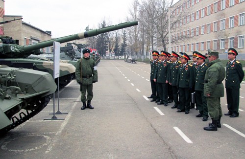 Đoàn đại biểu quân sự cấp cao Quân đội nhân dân Việt Nam thăm Lữ đoàn bộ binh cơ giới số 5, quân đội LB Nga.
