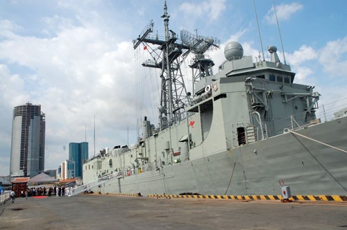 Tàu HMAS Sydney tại cảng TP Hồ Chí Minh