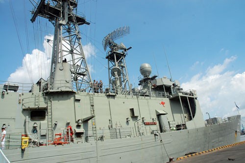 Tàu HMAS Sydney được trang bị nhiều vũ khí hiện đại