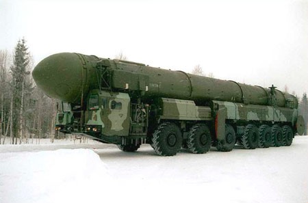 Topol-M: ICBM cơ động nhất. Quốc gia sản xuất: Nga, phóng lần đầu năm 1994. Trọng lượng phóng 46,5 tấn. Được cho là nền tảng lực lượng hạt nhân Nga.
