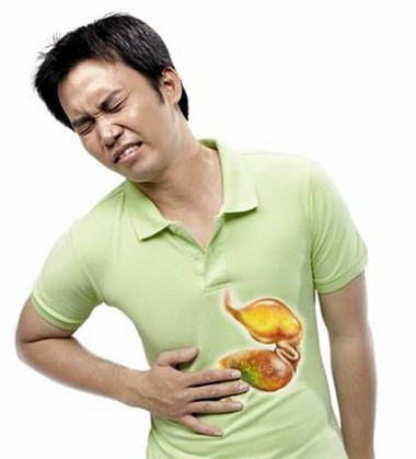 5. Chứng khó tiêu: Cơ thể ít vận động làm cho nhu động ruột cũng như dịch tiêu hóa giảm. Sau một thời gian có thể làm khiến bạn chán ăn, gặp chứng khó tiêu và các triệu chứng khác trong đường tiêu hóa.
