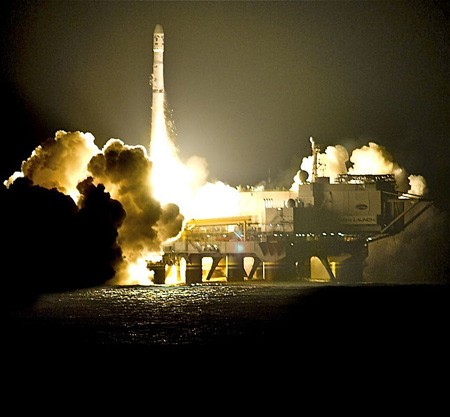 Phóng tên lửa Zenit 3SL từ bệ phóng Ocean Odyssey.