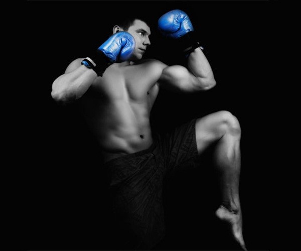 Kick- Boxing: Kết hợp giữa môn võ Thái và boxing, mọi nam giới đều có thể rèn luyện sức bền với Kick- Boxing. Ngoài nâng cao thể lực, phương pháp tập luyện này còn giúp giảm cân và giải tỏa stress.