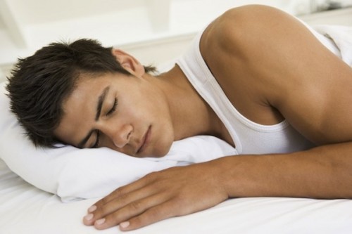 Những người vừa ngủ đã ngáy rất dễ dẫn tới tình trạng não thiếu oxy, gây thiếu máu cục bộ. Do ngủ đêm không ngon, nên ban ngày dễ buồn ngủ, không chỉ ảnh hưởng tới chất lượng công việc mà còn gây ra bệnh tim mạch thậm chí đột tử.