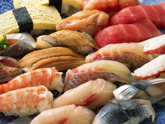 Hải sản giàu chất dinh dưỡng nhưng cũng không nên ăn quá nhiều bởi nó có thể bị nguy hiểm bởi ô nhiễm biển. Nếu tiêu thụ quá mứchải sản nhiễm độc có thể dễ dàng làm tổn hại cho lá lách, dạ dày và gây bệnh đường tiêu hóa.