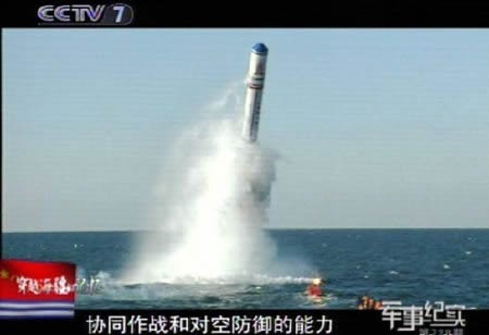 Một vụ phóng thử tên lửa đạn đạo từ tàu ngầm JL-2 của Trung Quốc được tường thuật trên đài truyền hình trung ương.
