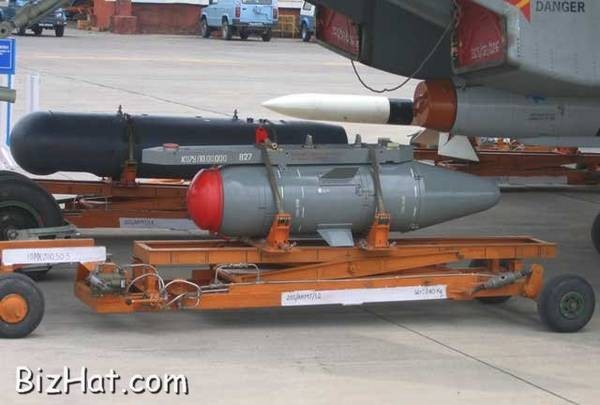 Bom điều khiển bằng lade và vô tuyến KAB-500 của Nga