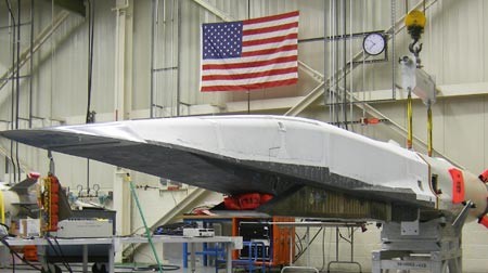 X-51 WaveRider của Không quân Mỹ, sử dụng động cơ phản lực tĩnh siêu âm đạt đến tốc độ Mach 6.