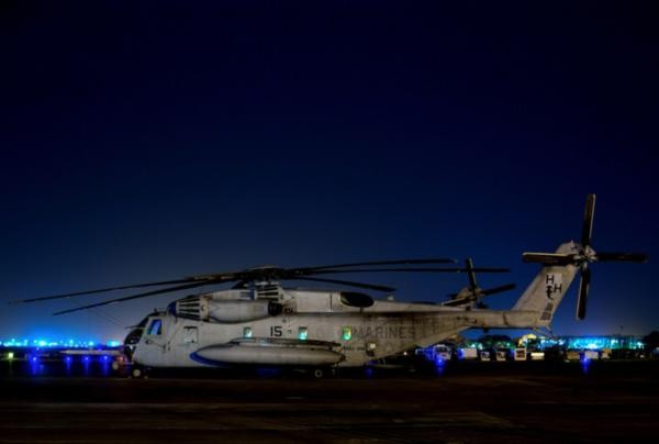 Trực thăng vận tải hạng nặng CH-53 Super Stallion đậu trên tàu sân bay