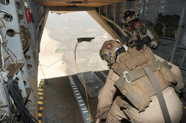 Khoang hàng của trực thăng vận tải hạng nặng CH-53 Super Stallion.