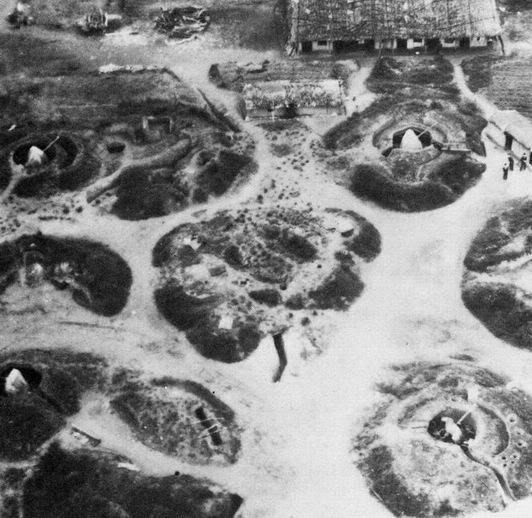 Một trận địa pháo phòng không của Việt Nam chụp bằng không ảnh.