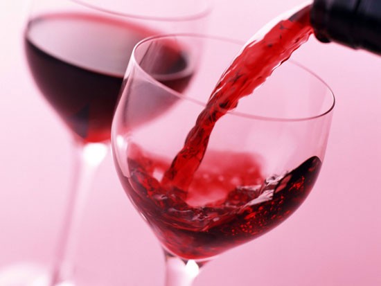 Ngoài ra, họ còn phát hiện, rượu vang đỏ tốt cho những người lười vận động vì thành phần resveratrol trong loại đồ uống có cồn này giúp ngăn ngừa các tác dụng tiêu cực của tình trạng thiếu vận động thể chất đối với con người.