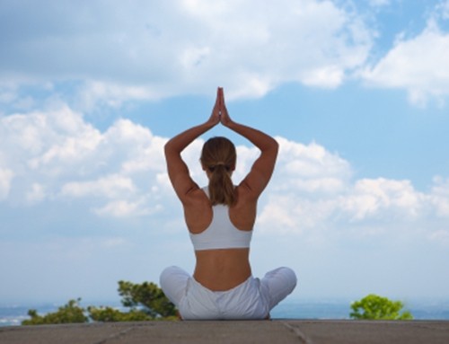 10. Pranayama Yoga và Thiền: Yoga, Pranayama (bài tập thở) và thiền chắc chắn có thể giúp bạn duy trì cơ thể và tâm trí khỏe mạnh. Bạn sẽ sống một cuộc sống không có bệnh tật nếu bạn thực hành chúng thường xuyên.