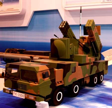 Mô hình tổ hợp pháo - tên lửa phòng không FK-1000 tại triển lãm Chu Hải 2012.