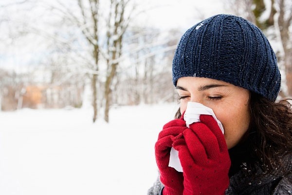 Nhiệt độ thấp trong mùa đông chính là điều kiện cơ thể bạn dễ mắc bệnh cúm hoặc cảm lạnh.